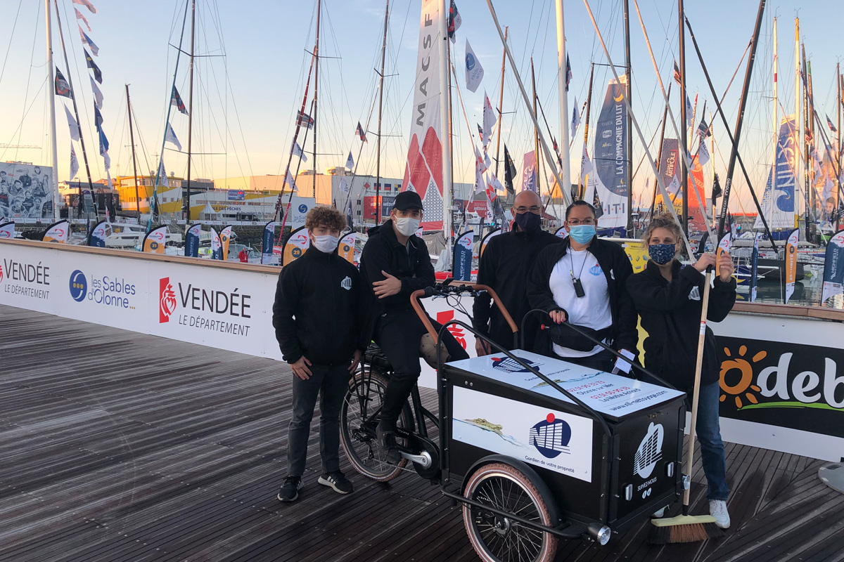 Des agents de propreté NIL sur le pont du Vendée Globe